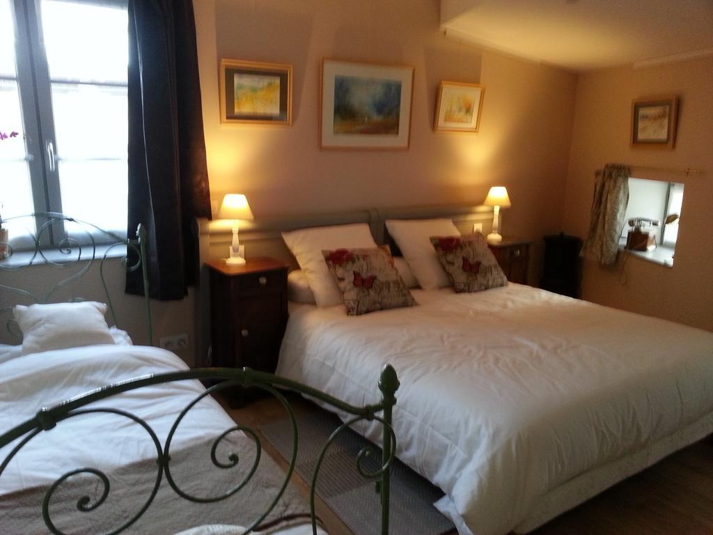 Relais St Jacques - Roanne Acomodação com café da manhã Saint-Haon-le-Châtel Quarto foto