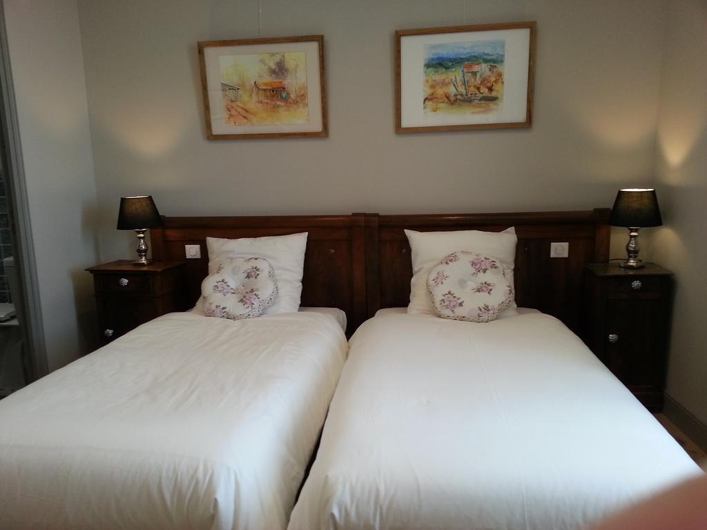 Relais St Jacques - Roanne Acomodação com café da manhã Saint-Haon-le-Châtel Quarto foto